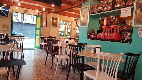 Pollos Mario Restaurante y Panaderia Colombiana